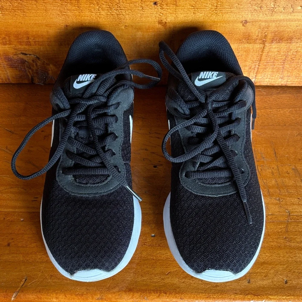 Nike Women's Black and White Tanjun - Picture 3 of 5